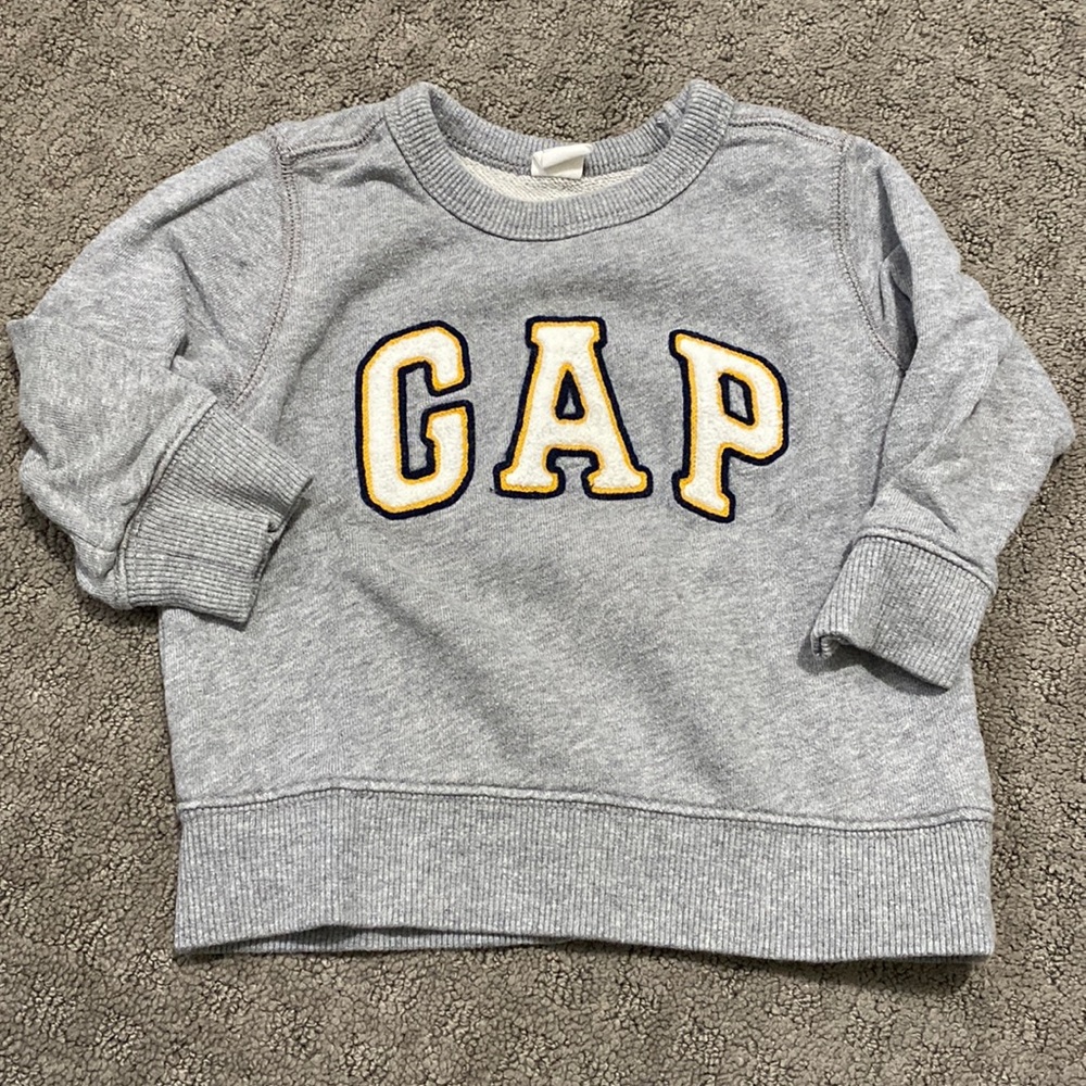 GAP sweatshirt